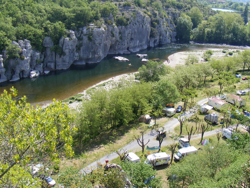 Camping Les Actinidias - in Berrias-et-Casteljau en Ardèche (07), Ardèche  méridionale