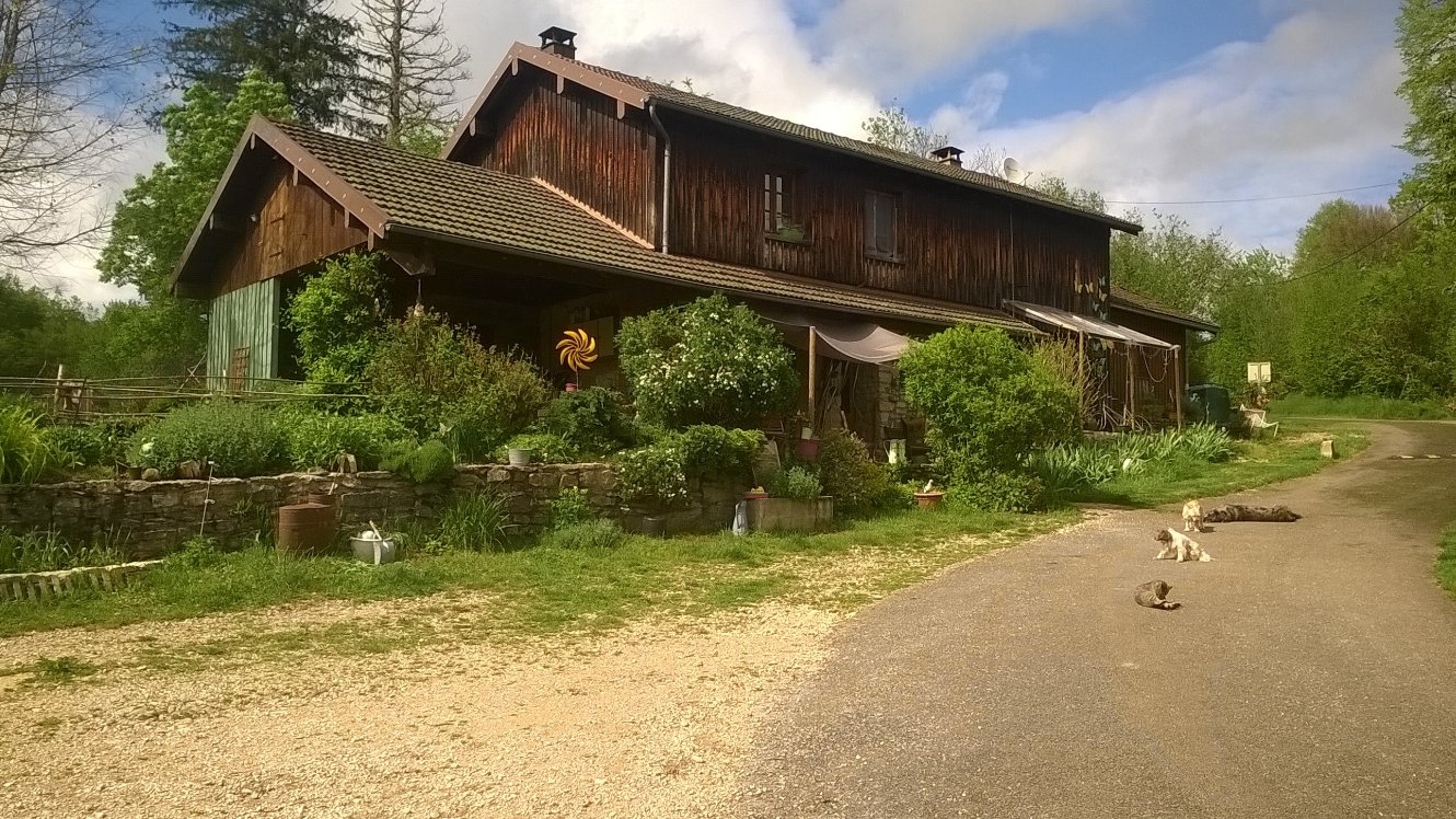 Chambre d' hôtes de Merlu. à 3 km Lac de Vouglans, chambre Plaisia, Jura