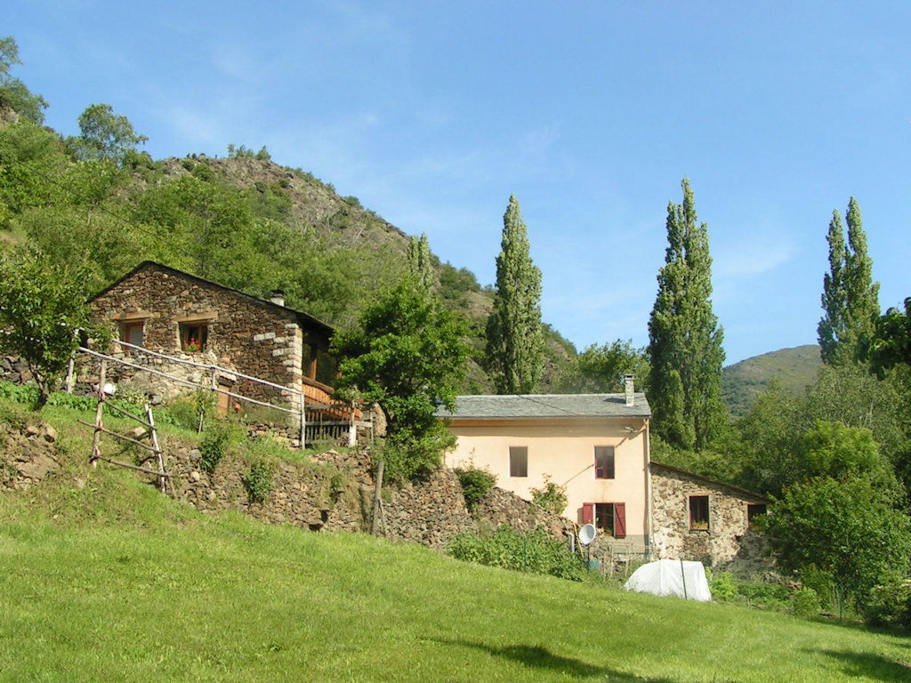 Chambres d'hôtes Gîte écologique du Mas de Trape - Chambres à Ayguatebia  Talau dans les Pyrénées Orientales (66), Parc naturel régional des Pyrénées  catalanes