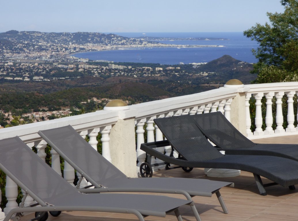 Chambres d'hôtes vue mer l'Estérel panoramique, chambres Saint-Jean de  l'Estérel, côte d'azur, massif de l'Estérel Vue mer baie de Cannes