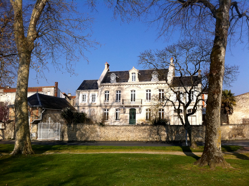 Villa Sans Gêne, manor Saint-Jean d'Angély, Val de Boutonne