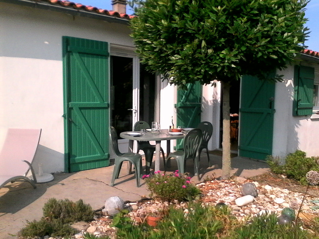 Aux Portes en Ré, location "SOLIDAIRE" entre bourg et plages, maison Les  Portes en Ré, Charente Maritime