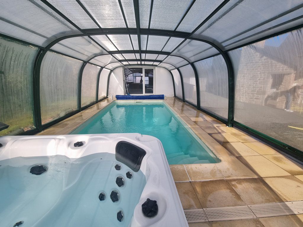 Gîte avec piscine et spa, 15 personnes, en campagne - Group accommodation  in Mont-Saint-Jean in la Sarthe (72)