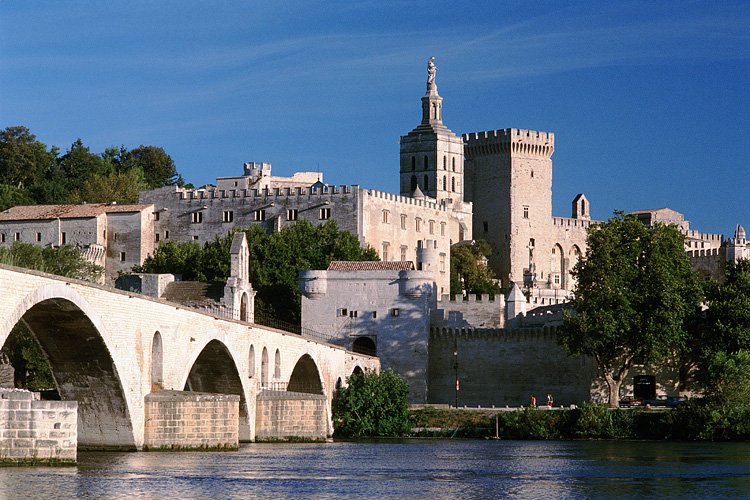 Hotels, Gites and Bed and Breakfast close to of Palais des Papes Avignon