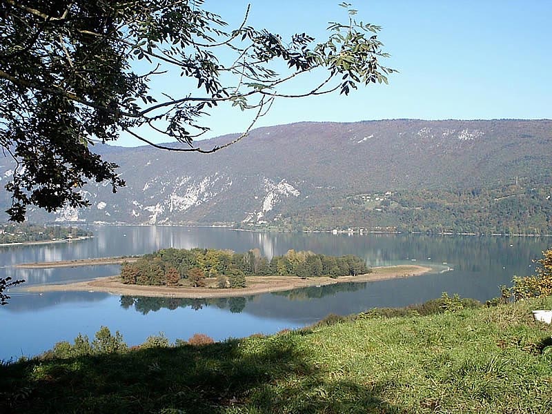 Hotels, Gites and Bed and Breakfast close to of Lac d'Aiguebelette  Aiguebelette le Lac