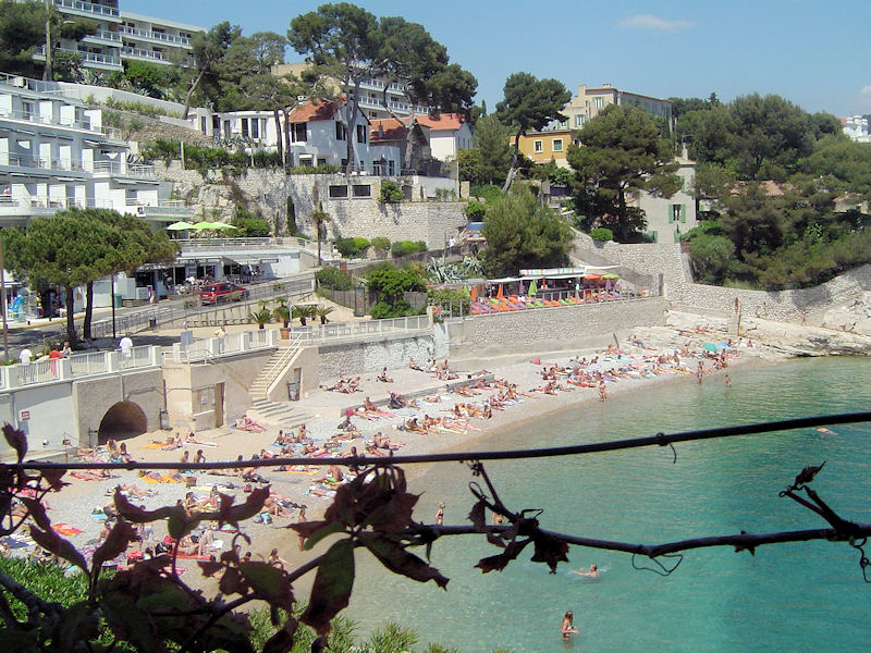 Hotels, Gites and Bed and Breakfast close to of Plage du Bestouan Cassis